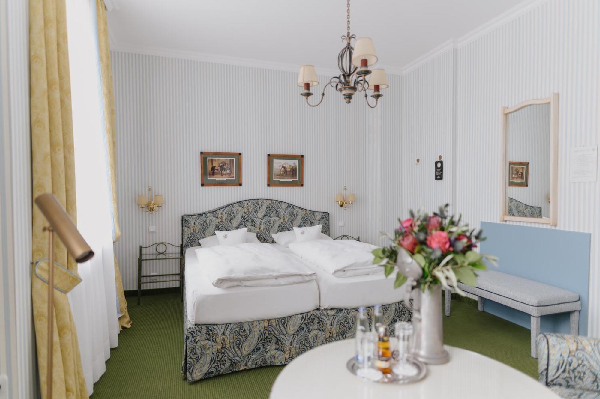 Romantik Hotel Zur Post Fuerstenfeldbruck Ngoại thất bức ảnh