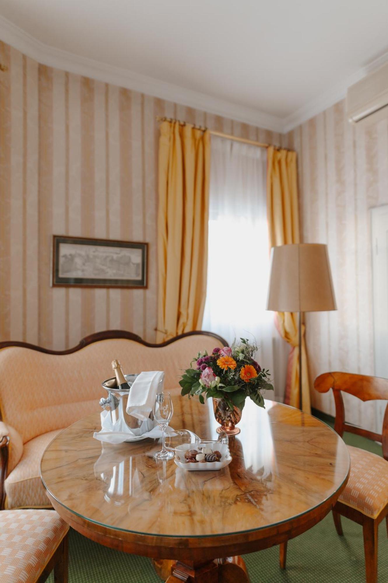 Romantik Hotel Zur Post Fuerstenfeldbruck Ngoại thất bức ảnh