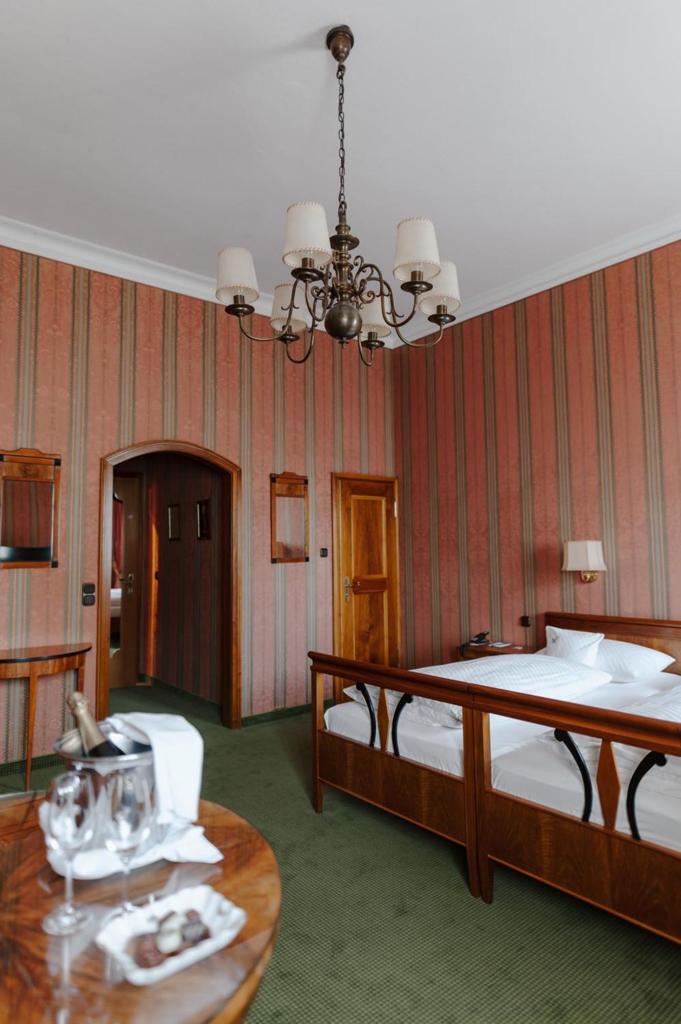 Romantik Hotel Zur Post Fuerstenfeldbruck Ngoại thất bức ảnh