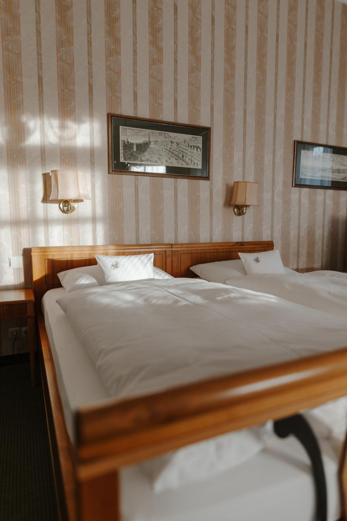 Romantik Hotel Zur Post Fuerstenfeldbruck Ngoại thất bức ảnh